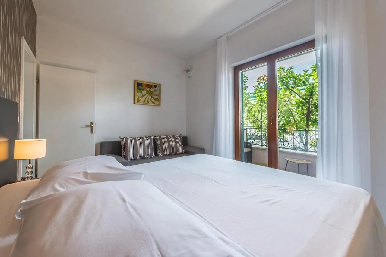 Apartments Ivana-Mira Guest house Okrug Gornji